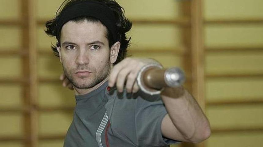 &Uuml;nl&uuml; atlet evinde &ouml;l&uuml; bulundu!