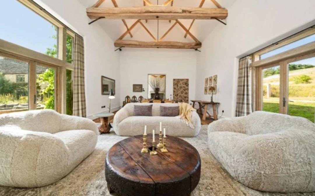 Bir senede dev kâr... Ünlü sunucu lüks evinin fiyatı dudak uçuklattı! 6