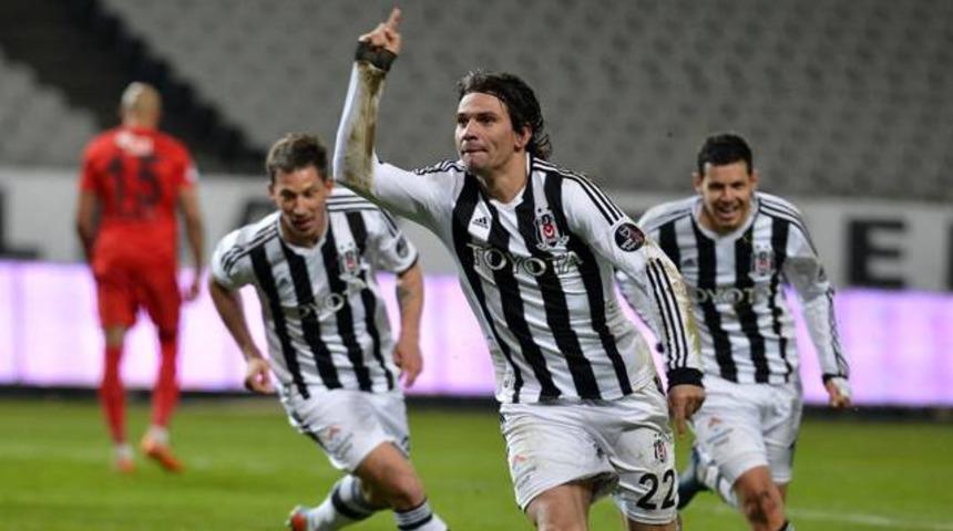 "Kolum kopsa oynarım"