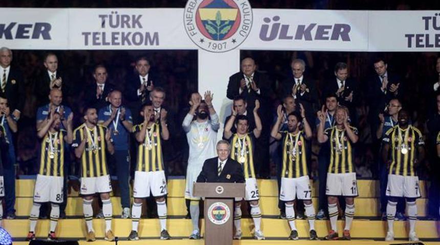 Fenerbah&ccedil;eli futbolculardan taraftara kınama