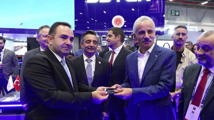 İstanbul- Bakan Uraloğlu 17'nci Uluslararası Savunma Sanayii Fuarı'nda stantları gezdi G1