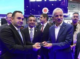 İstanbul- Bakan Uraloğlu 17'nci Uluslararası Savunma Sanayii Fuarı'nda stantları gezdi