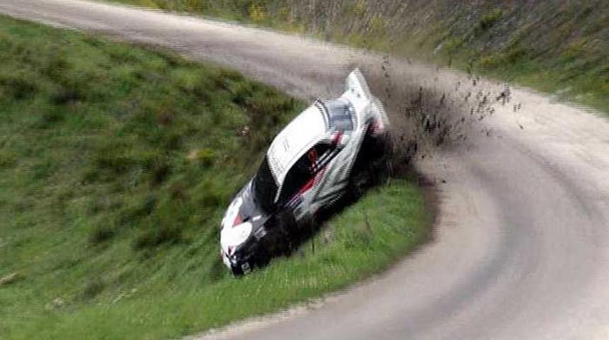 T&uuml;rkiye Rallisi'nde inanılmaz kaza