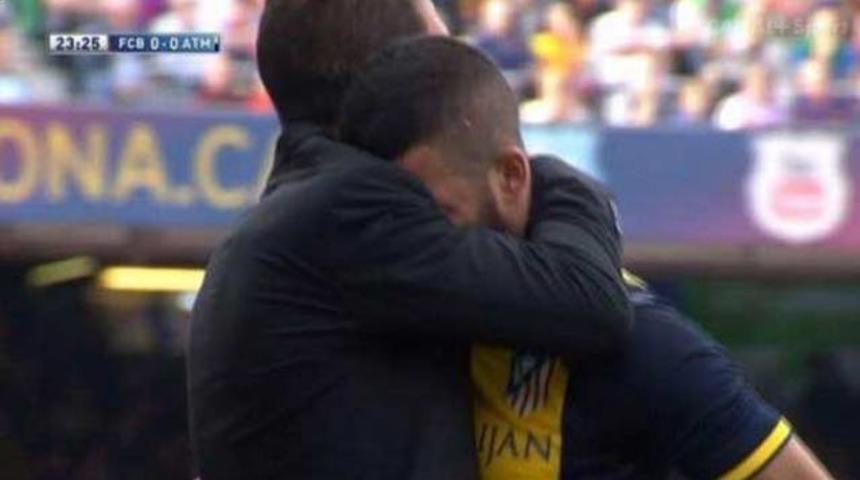 Arda ağlayarak sahayı terk etti