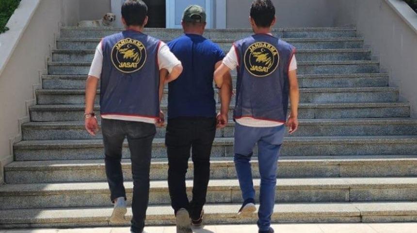 25 yıl 6 ay kesinleşmiş hapis cezasıyla aranıyordu! Ekipler baskın yaparak yakaladı