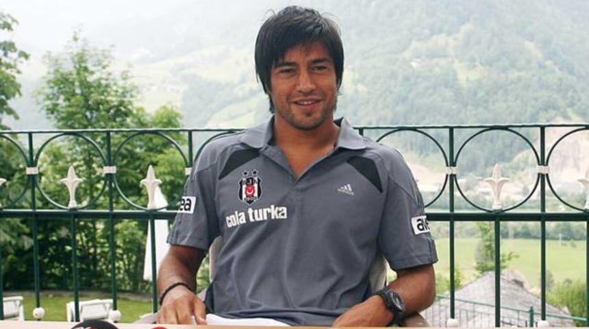 İbrahim Toraman AVM'de sevgilisini d&ouml;vd&uuml;!