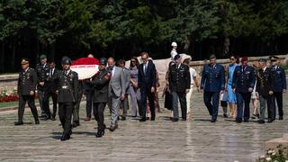 Belçika Savunma Bakanı Francken, Anıtkabir'i ziyaret etti