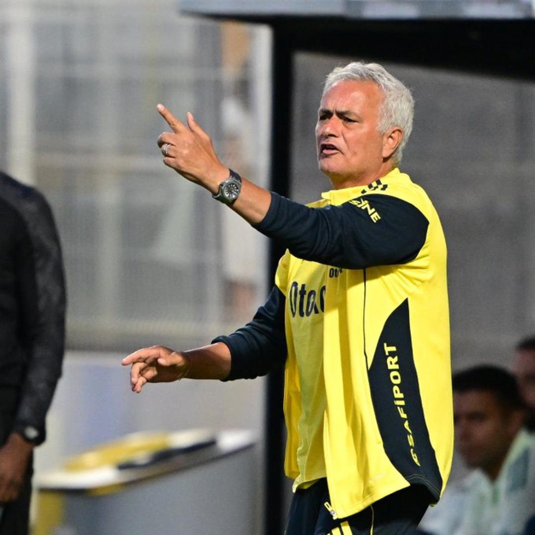 Fenerbahçe teknik direktörü Jose Mourinho’dan bomba açıklamalar… ‘‘Fenerbahçe bir Avrupa Ligi takımıdır ’’ sözleri sonrası ortalık karıştı! 2