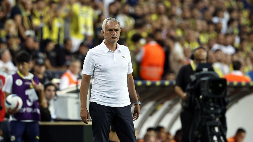 Fenerbahçe teknik direktörü Jose Mourinho’dan bomba açıklamalar… ‘‘Fenerbahçe bir Avrupa Ligi takımıdır ’’ sözleri sonrası ortalık karıştı! 4