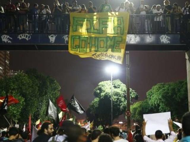 Yıldızlara öfkeli protesto!