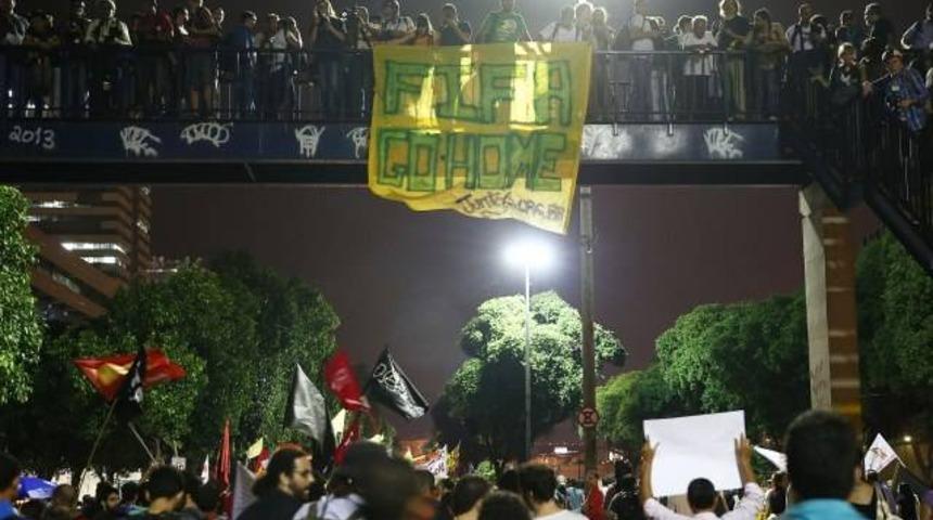 Yıldızlara öfkeli protesto!