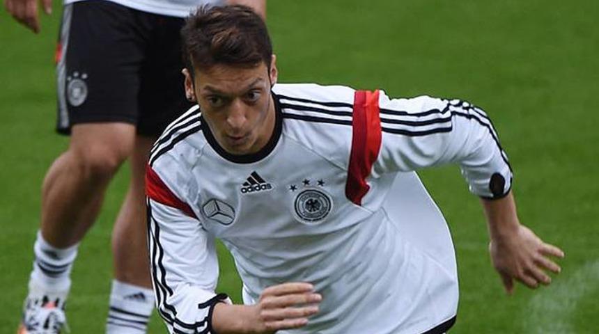 Mesut &Ouml;zil, yardımı korktuğu i&ccedil;in yalanladı!