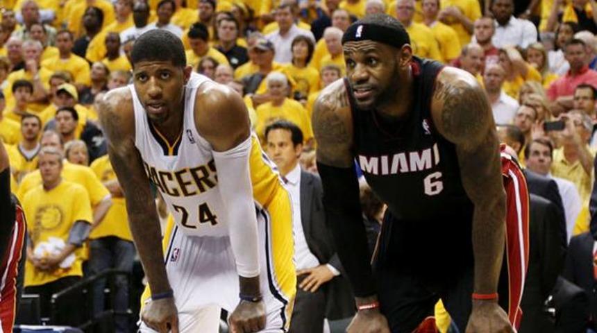 James sustu, George konuştu