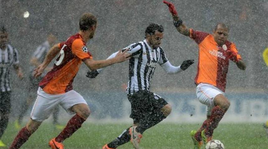 Platini: Galatasaray'ın başarısını g&ouml;lgelemeyin