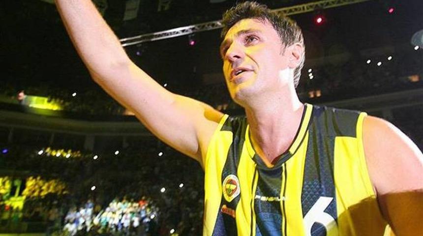 Fenerbah&ccedil;e &Uuml;lker'de s&uuml;rpriz ayrılık