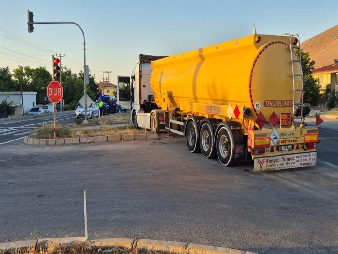 Otoyolda tankerle çarpışan motosikletin 84 yaşındaki sürücüsü öldü 1