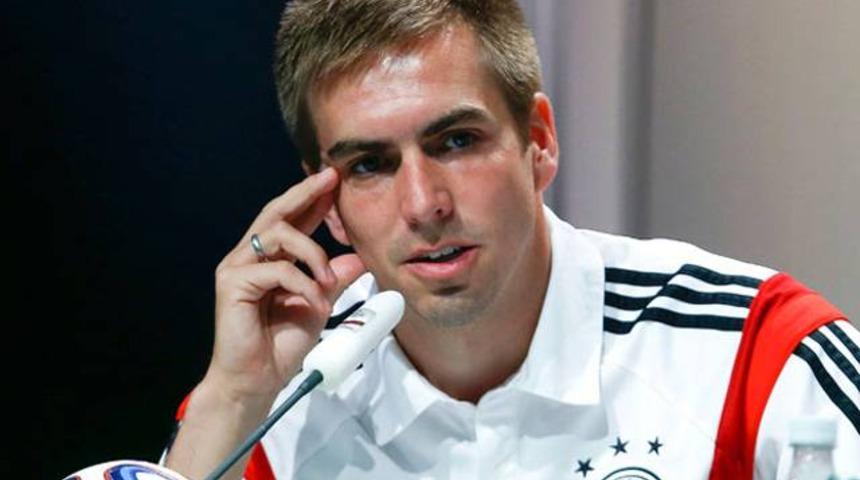 Lahm ve M&uuml;ller uzattı