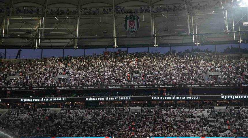 Beşiktaş taraftarı Shakhtar mağlubiyeti sonrası çıldırdı! Tribünlerden Sergen Yalçın sesleri yükseldi...