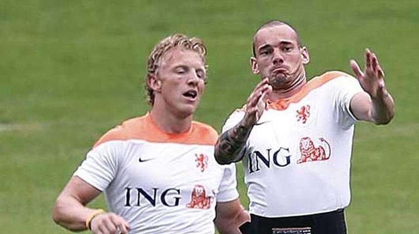 İlk skandal Kuyt ve Sneijder'den