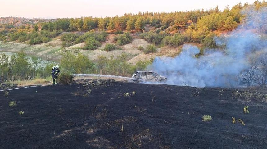 Araç yangınıyla başlayan orman yangını kısa sürede söndürüldü