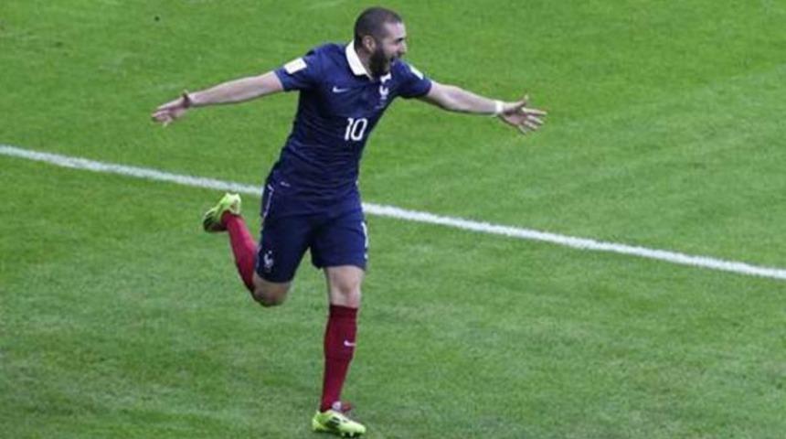 Fransa g&uuml;le oynaya