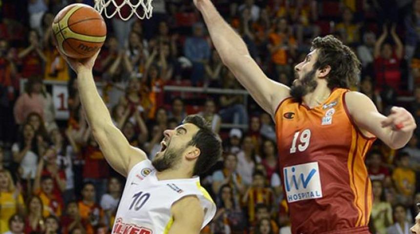 Şampiyon son ma&ccedil;a kaldı!