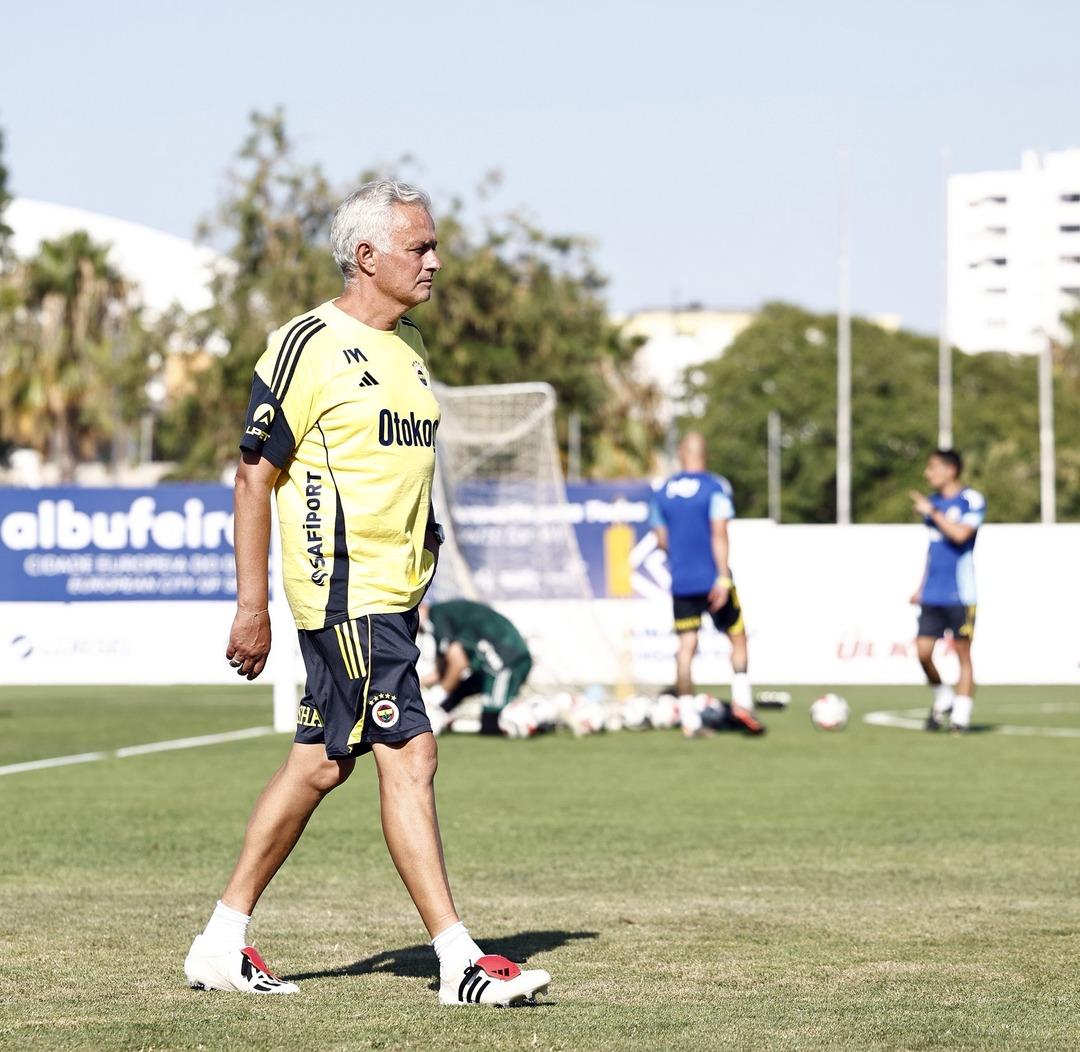 Fenerbahçe de transfer toplantısından adı sık sık Galatasaray ile anılan Ederson ismi çıktı! Kaleci transferi için Mourinho resmen devreye girdi...  2