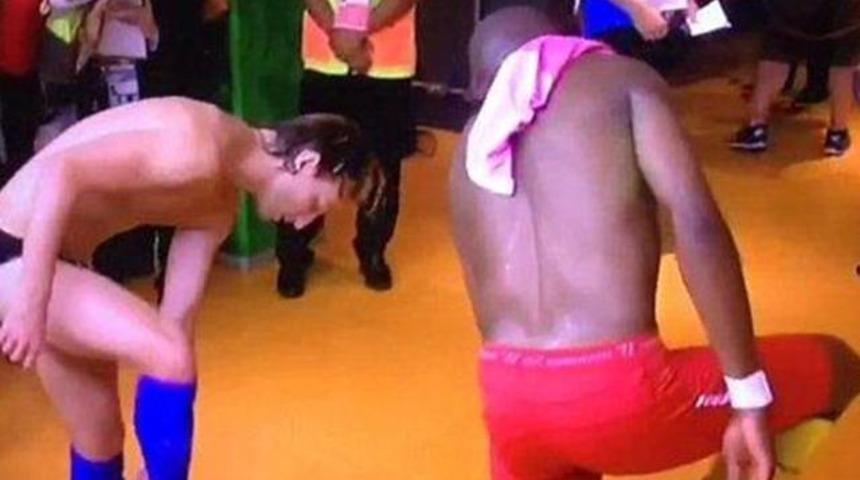 Rakitic ve M'Bia şortlarını değiştirdi