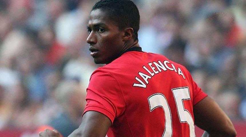 Valencia 4 yıl daha ManU'da