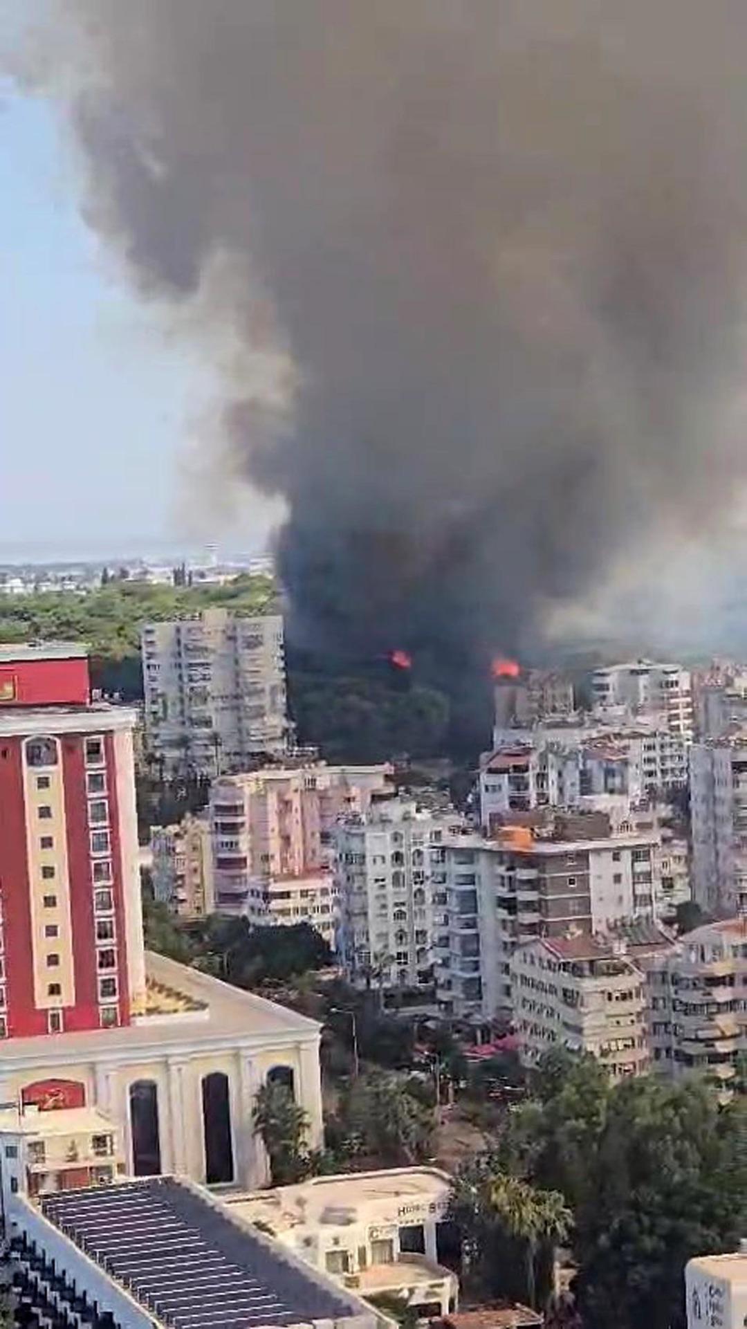 1200xauto Antalya'da 2 ayrı orman yangını