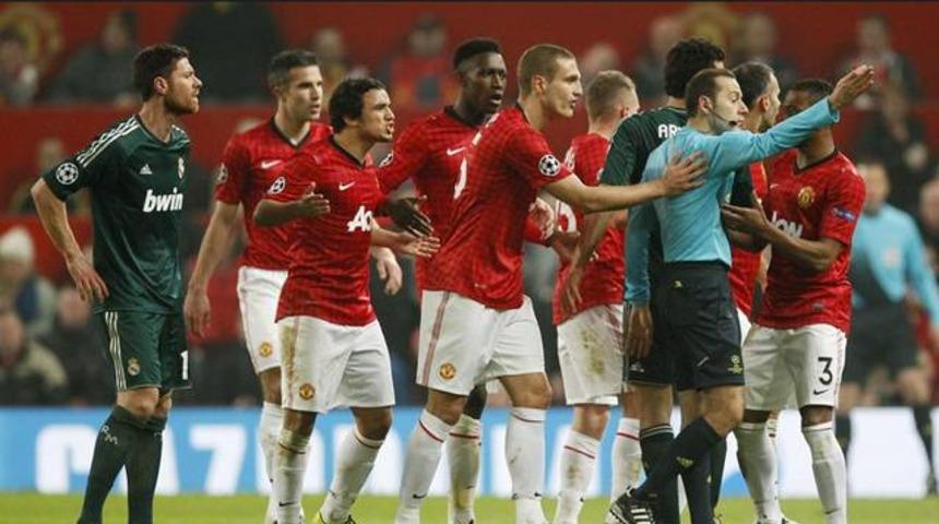 Van Persie'den C&uuml;neyt &Ccedil;akır a&ccedil;ıklaması