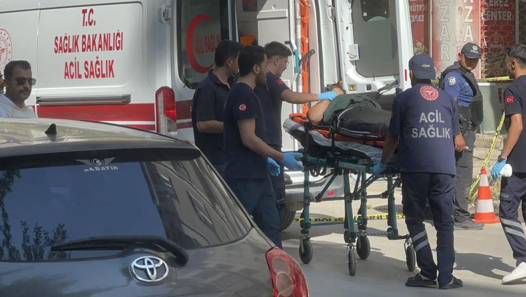 Elazığ da dehşet anları! Polisle çatışmaya giren şahıs etkisiz hale getirildi... O anlar kameraya yansıdı 2