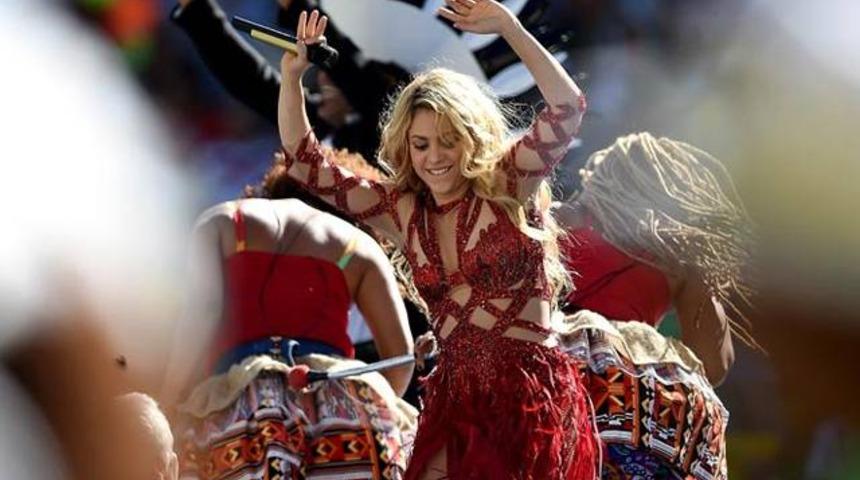 Shakira'dan &ccedil;ılgın kapanış t&ouml;reni!