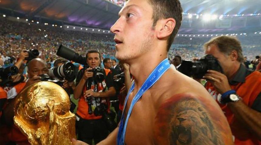 Mesut &Ouml;zil'den bir ilk