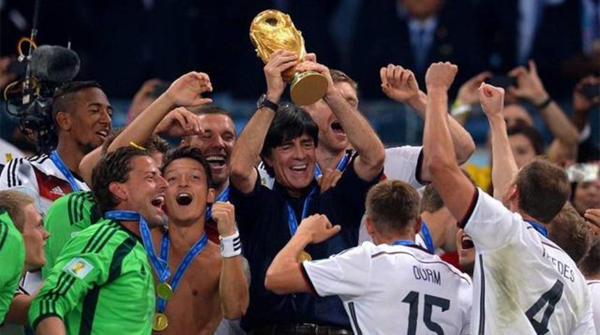 Mesut &Ouml;zil mecburen formasız kalmış!