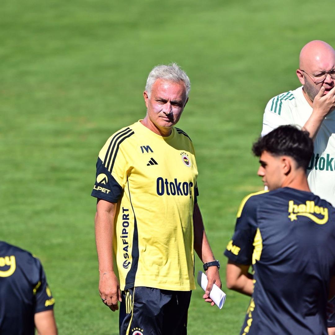 Fenerbahçe de gönderilecekler listesi hazırlandı! Listedeki isimlerden Amrabat ın maaşı büyük sorun teşkil ediyor... 1