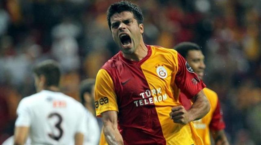 G&ouml;khan Zan dirsek temasında