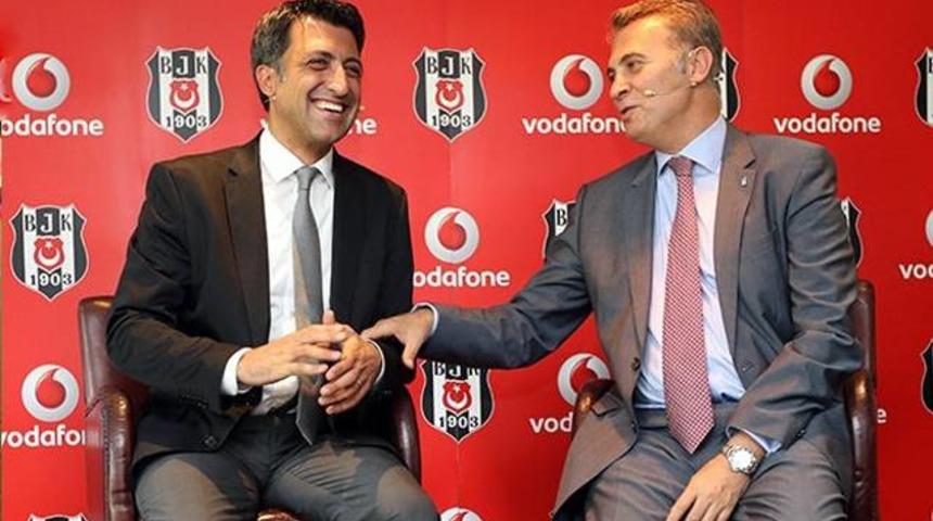 G&ouml;ğs&uuml;n&uuml; gere gere sponsorunu tanıttı
