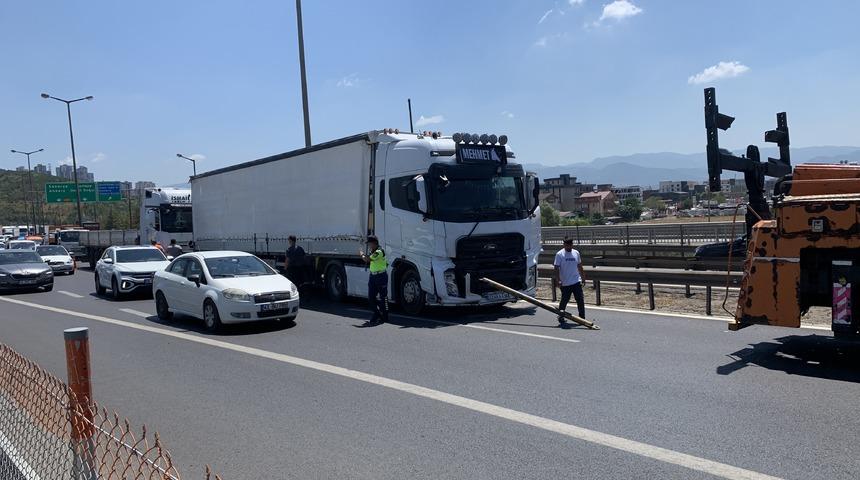 Kocaeli’de zincirleme kaza; 4 yaralı