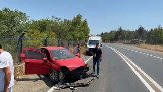 Otomobil kışla duvarına çarptı: 1 yaralı