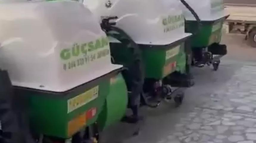 Elindeki ilaçlama makinelerini yangın bölgesine gönderdi