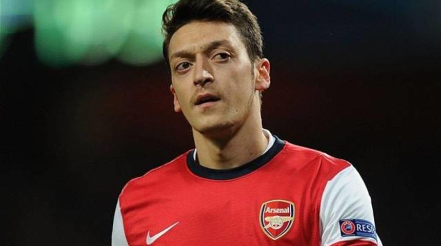 En d&uuml;ş&uuml;k notu Mesut &Ouml;zil'e verdiler