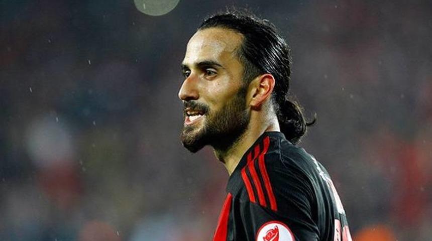 "Galatasaray ve Fenerbah&ccedil;e benimle ilgileniyor"