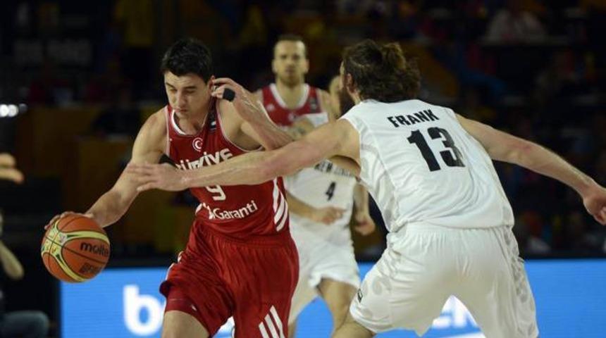 12 Dev Adam zaferle başladı