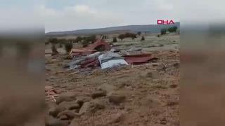 Diyarbakır'da kuvvetli rüzgar! Okulun çatısı uçtu