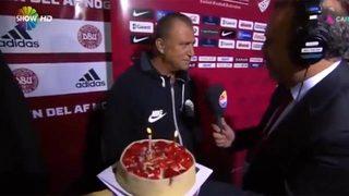 Fatih Terim çilekli pastayı üflemedi
