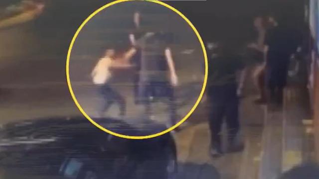 İstanbul'un göbeğinde dehşet anları! Laf atma kavgası kanlı bitti, 17 yaşındaki genci defalarca bıçakladılar!