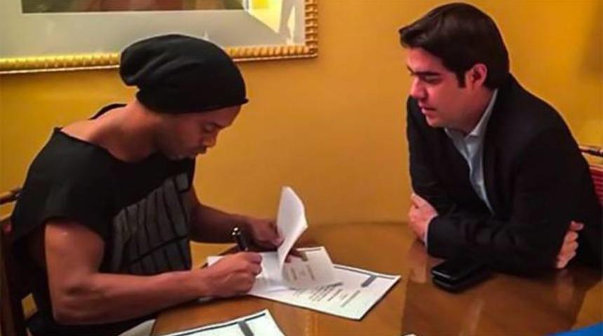 Ronaldinho Meksika'ya transfer oldu