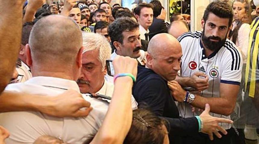 Volkan Demirel: Susmayan Cim Bomlu olsun!