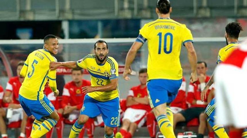 Zlatan'dan Erkan Zengin'e b&uuml;y&uuml;k &ouml;vg&uuml;!